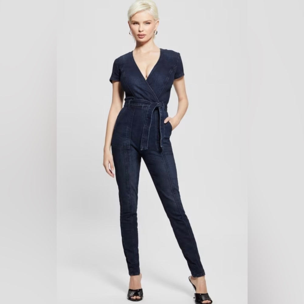 GUESS Leslie Dark Wash Denim Cotton Jumpsuit size Medium, length 29 inches NWT